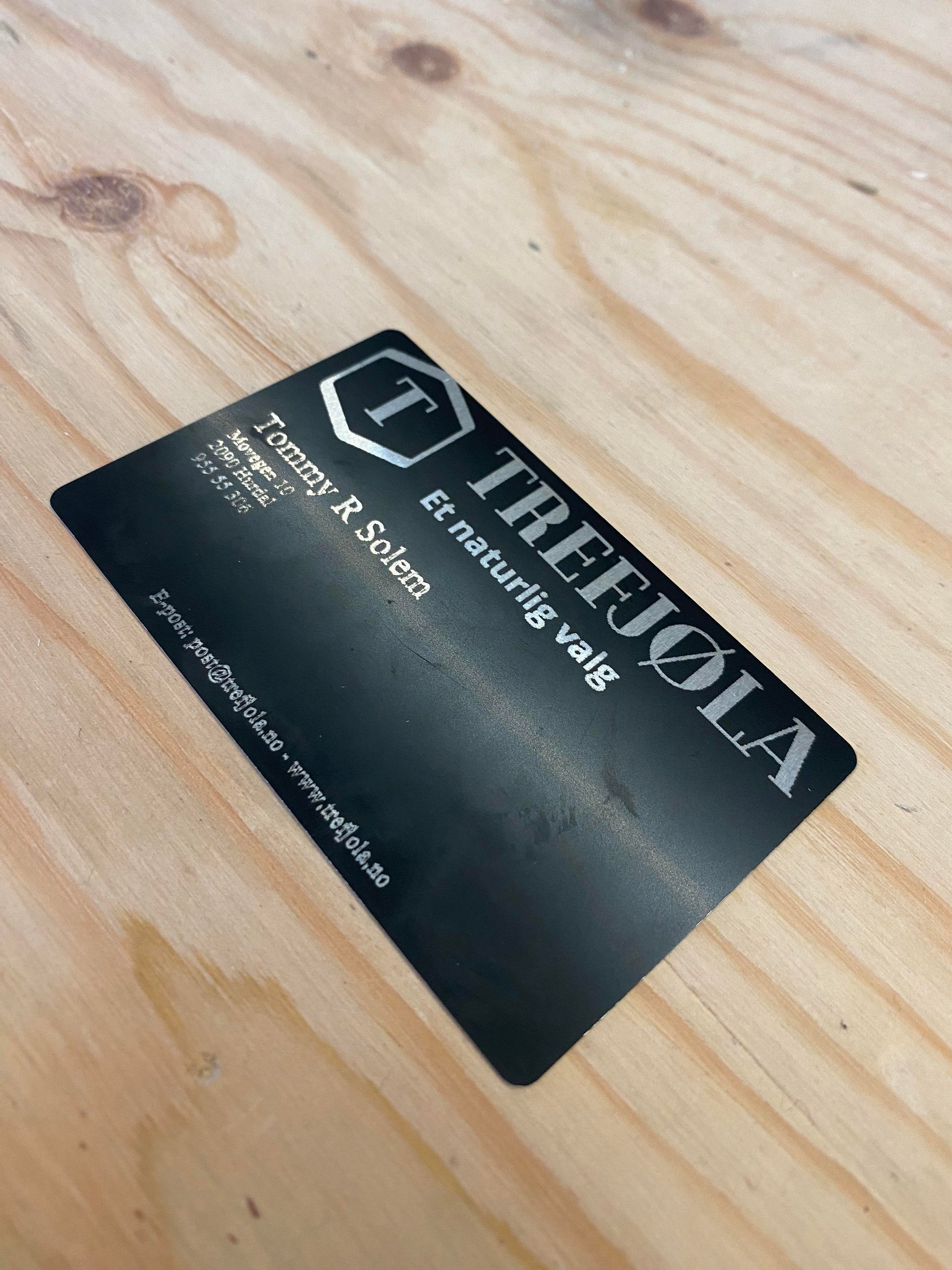 visittkort aluminium firmalogo firmakort 